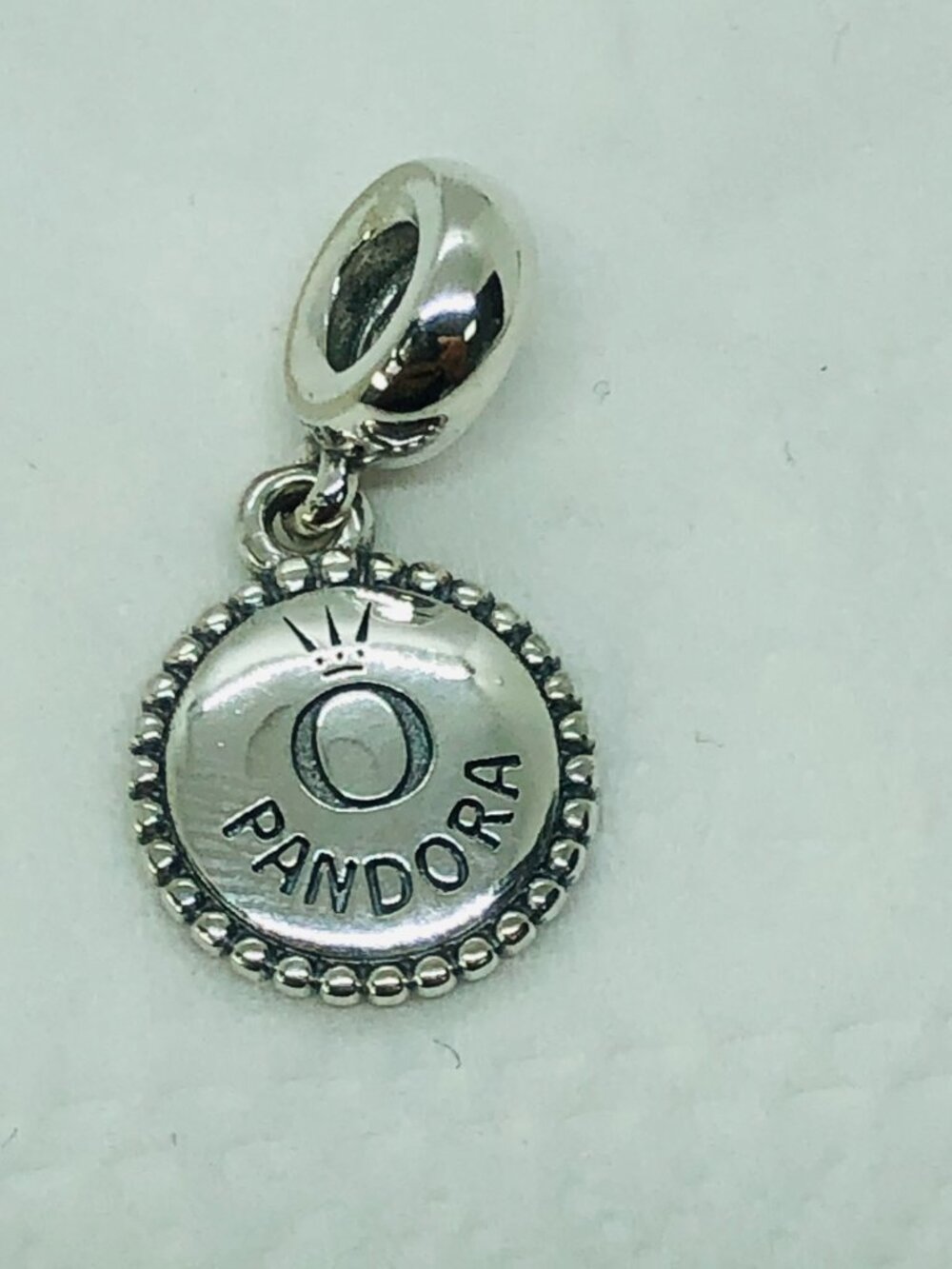✨ ✨ Pandora Disney Parks Destination D23 MINNIE MOUSE Dangle Charm - Picture 3 of 3